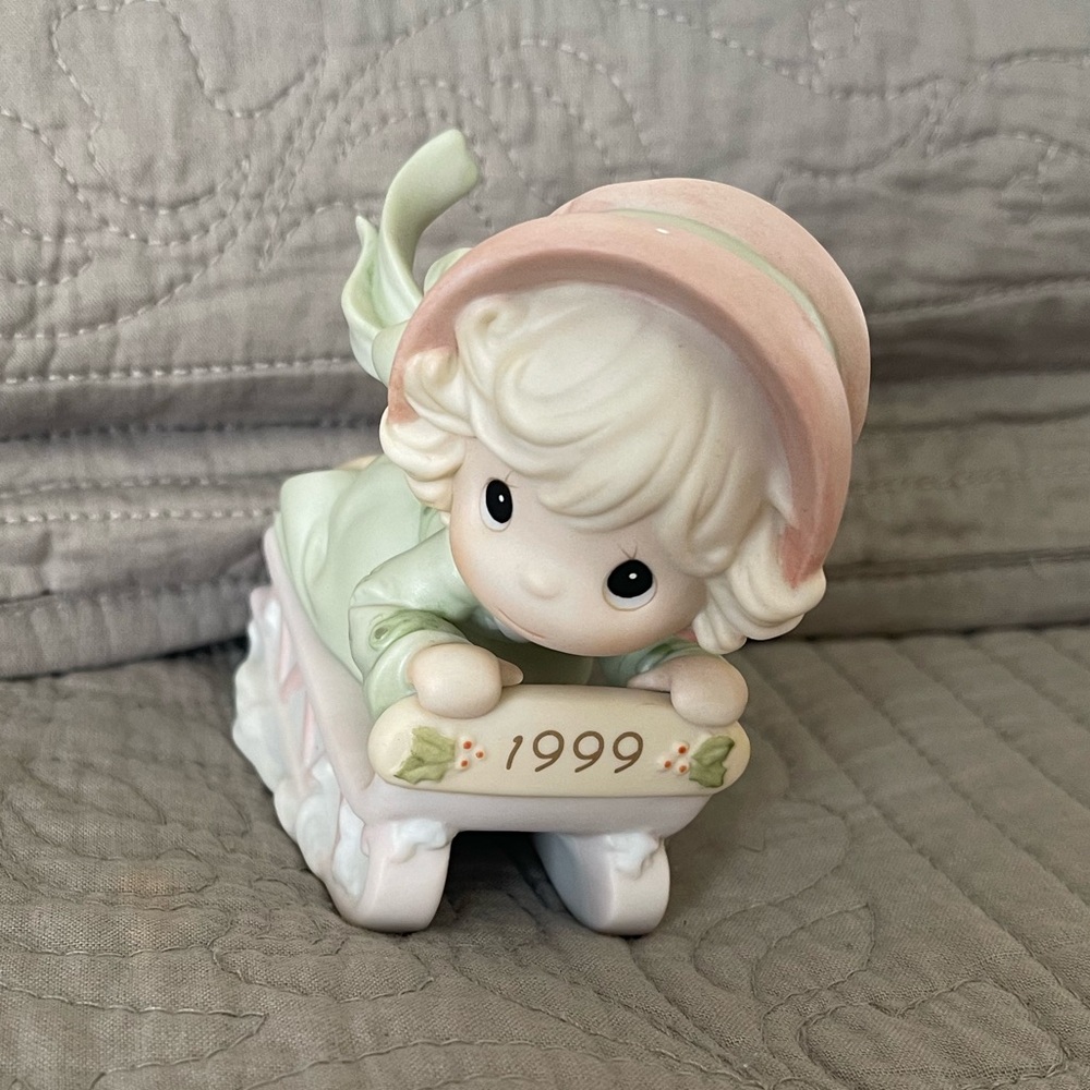 Vintage 1999 Dated Christmas Precious Moments
